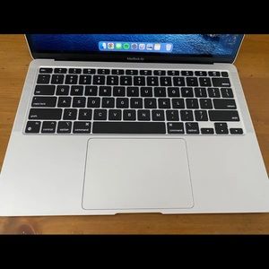 2020 Apple MacBook Air 13in(512GB SSD, M1, 8GB, Silver) BARELY USED, Case Bundle